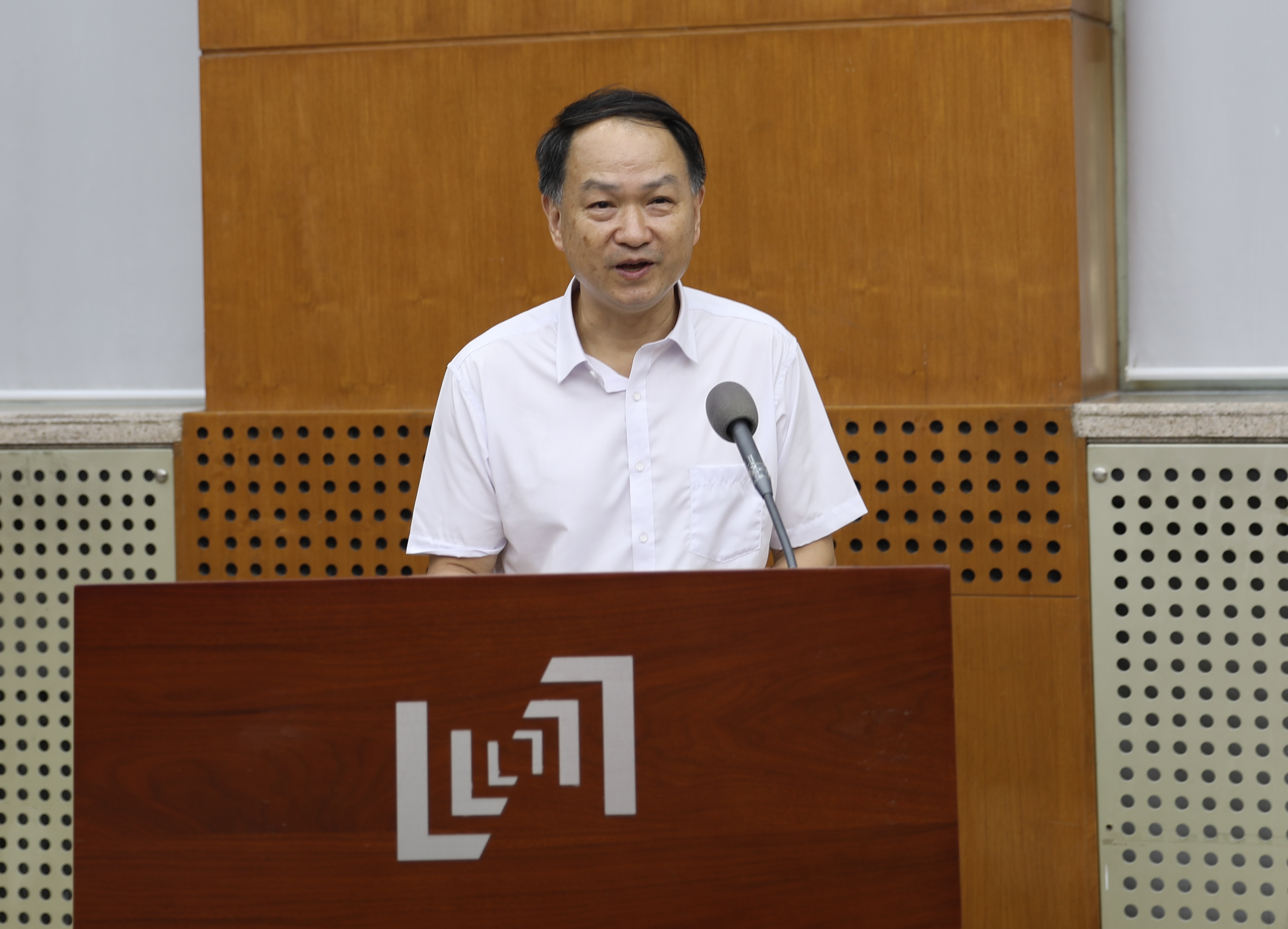 北京分院党组书记、副院长马扬主持会议