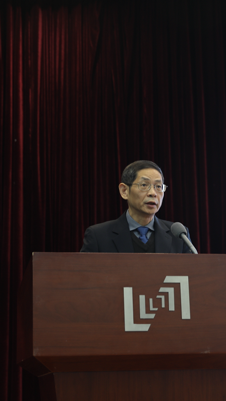 文献中心主任、党委副书记刘细文做工作报告