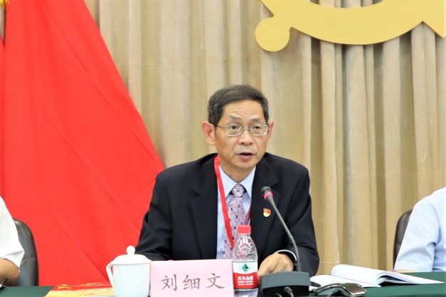 党委副书记、主任刘细文主持党员大会